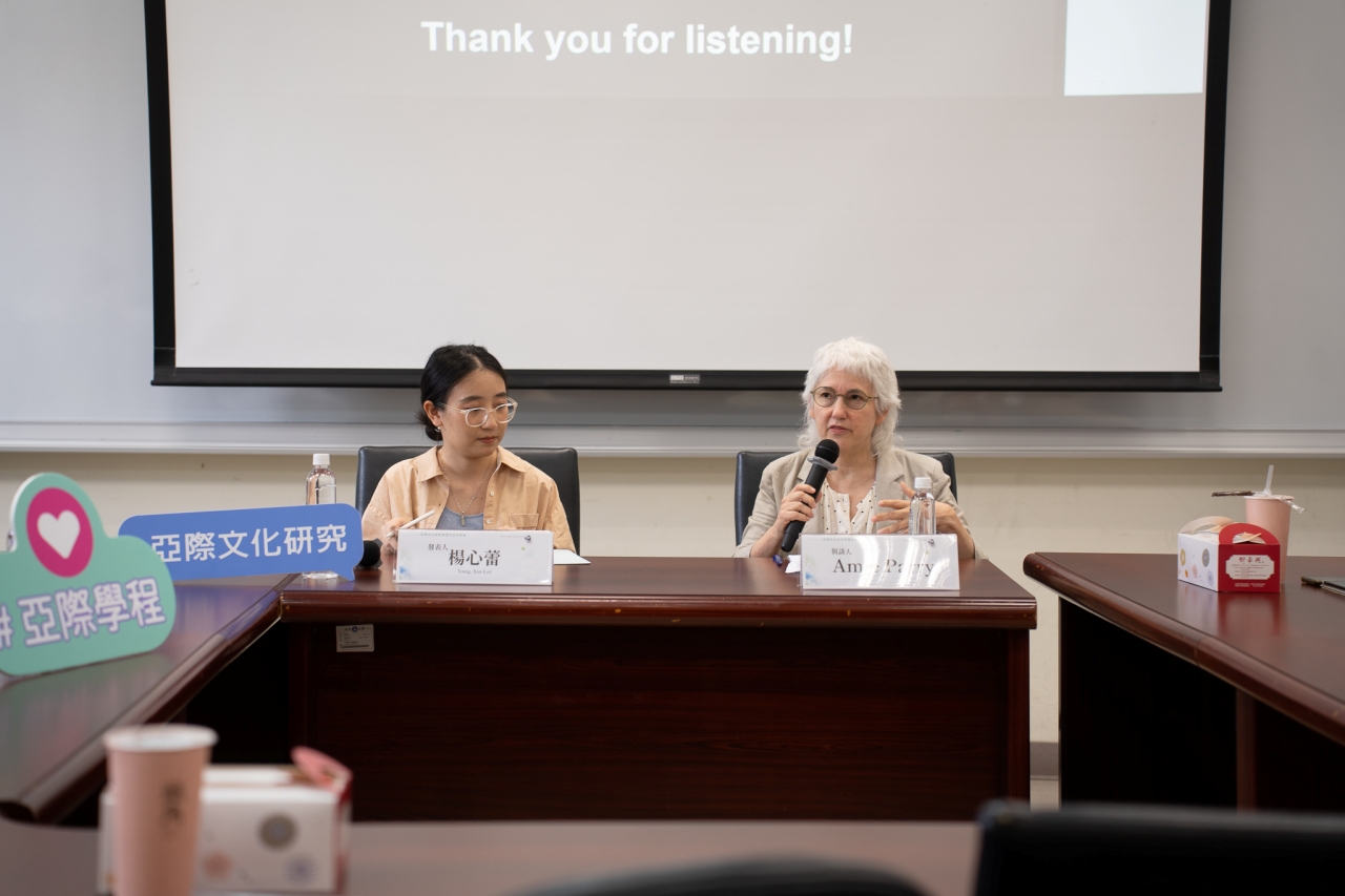 Presenter Xin-Lei Yang (left) and discussant Amie Parry (right).